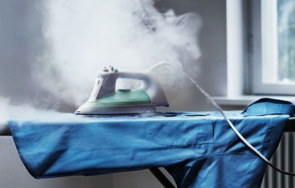 Hướng dẫn cách ủi áo thun nhanh hết nhăn bảo vệ áo được nhiều khách hàng yêu thích