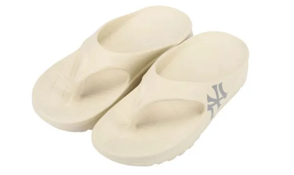 Top 11 đôi dép xỏ ngón hàng hiệu đi êm chân được yêu rất thích - 13