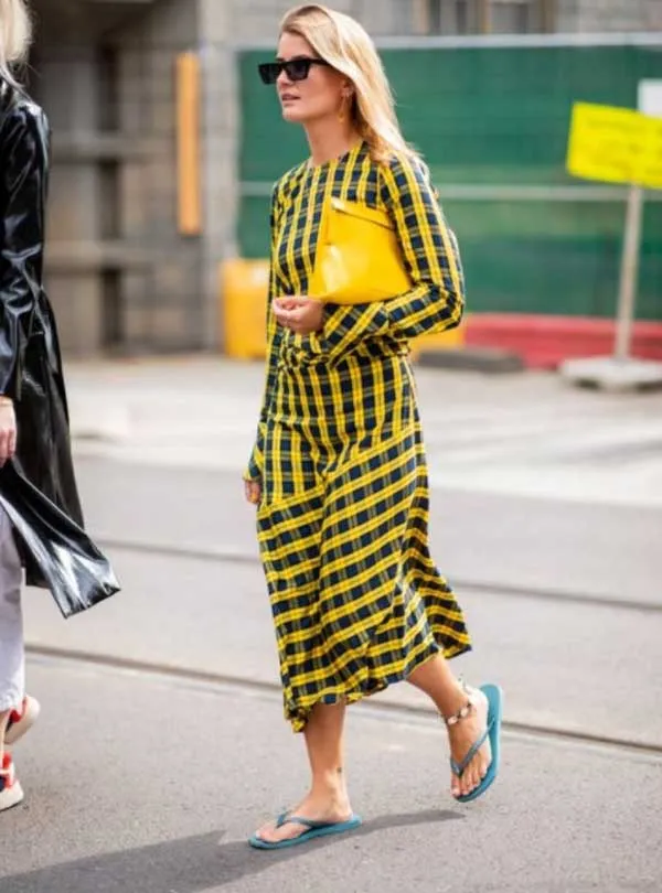 Top 11 đôi dép xỏ ngón hàng hiệu đi êm chân được yêu rất thích - 3