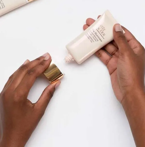 Top 10 kem lót kiềm dầu giữ lớp trang điểm cả ngày cho da mụn - 11