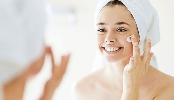 Top 10 kem lót kiềm dầu giữ lớp trang điểm cả ngày cho da mụn - 6