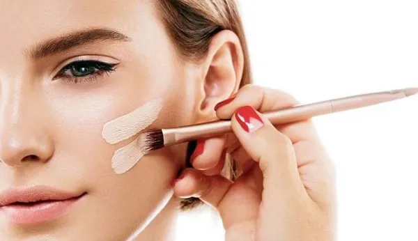 Top 10 kem lót kiềm dầu giữ lớp trang điểm cả ngày cho da mụn - 7