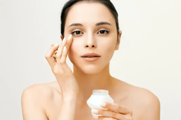 Top 7 kem nền Hàn Quốc chất lượng tốt giúp da mịn màng và căng bóng