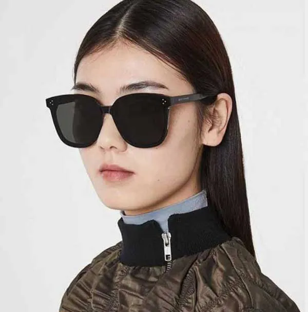 Top 13 kính đen cool ngầu cho nam - nữ được ưa chuộng hiện nay