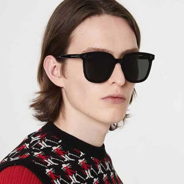 Top 13 kính đen cool ngầu cho nam - nữ được ưa chuộng hiện nay
