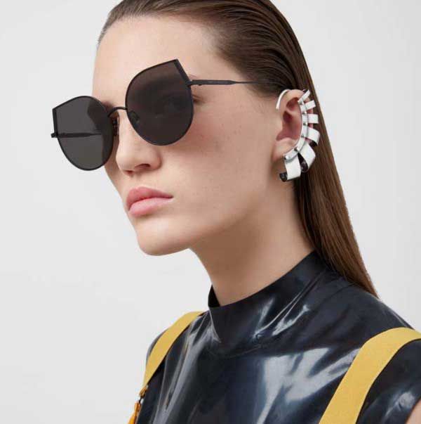 Top 13 kính đen cool ngầu cho nam - nữ được ưa chuộng hiện nay
