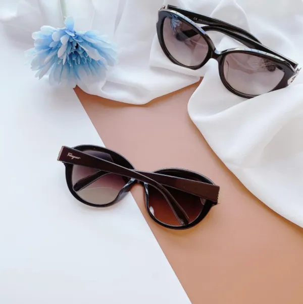 Top 13 kính đen cool ngầu cho nam - nữ được ưa chuộng hiện nay