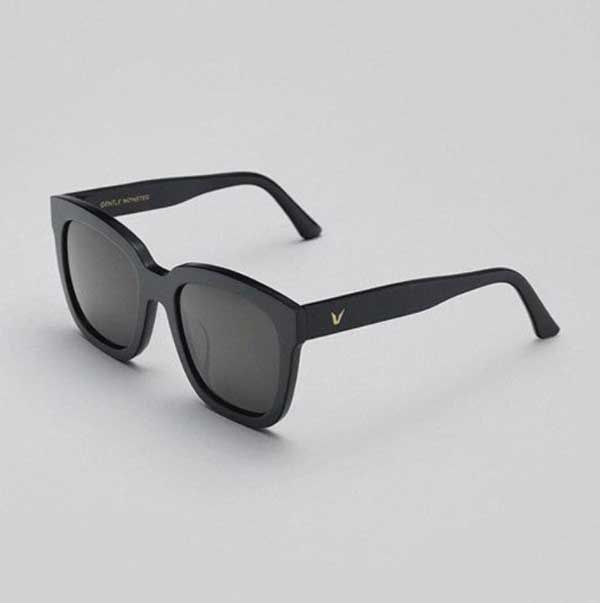 Top 13 kính đen cool ngầu cho nam - nữ được ưa chuộng hiện nay