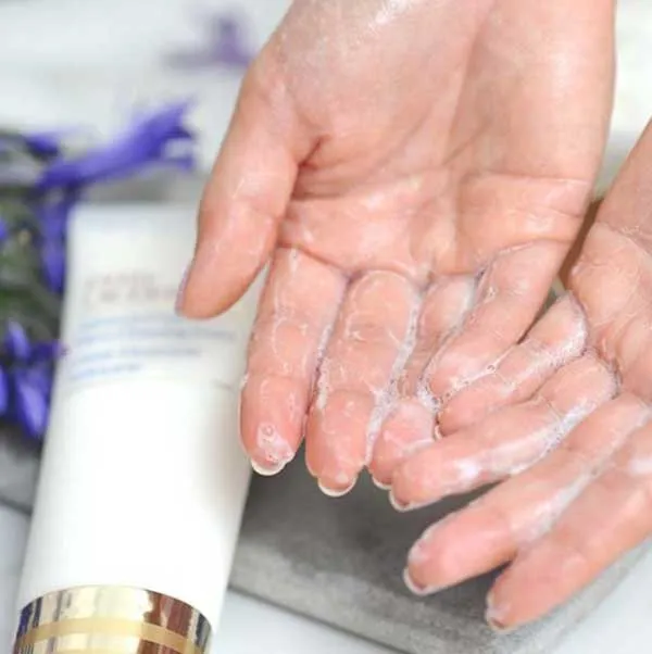 Review 5 sữa rửa mặt Estee Lauder tốt nhất cho da dầu mụn