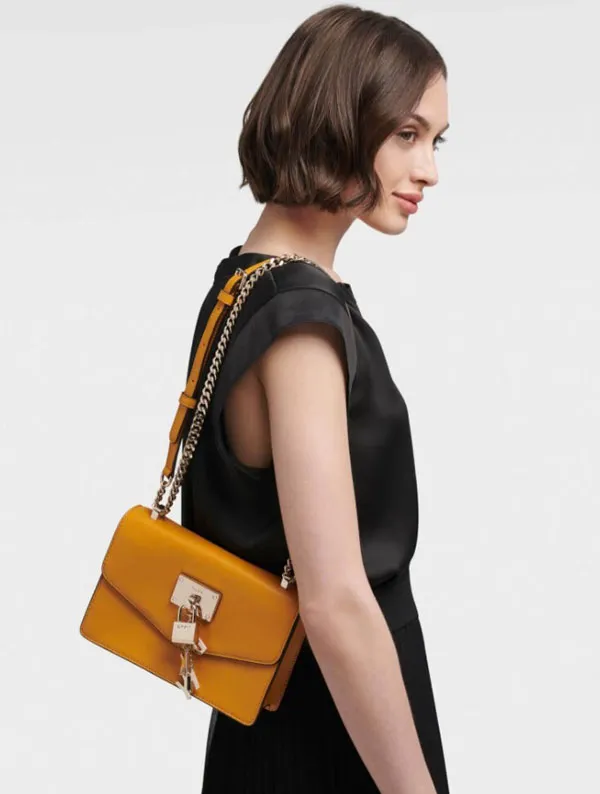 Top 6 túi xách đeo chéo DKNY mẫu mới và mang đẳng cấp vượt trội cho các quý cô