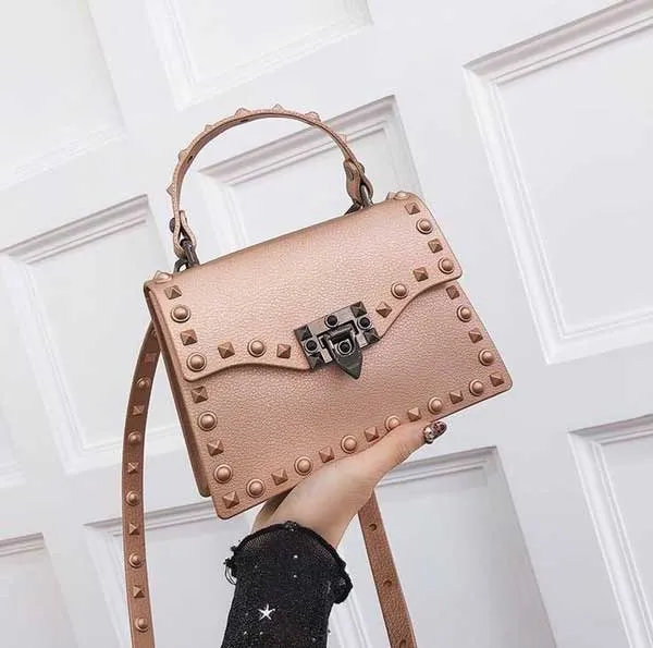 Túi Valentino có tốt không? Top 6 túi xách Valentino mẫu trendy năm nay - 2