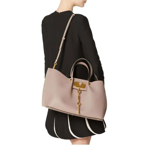Túi Valentino có tốt không? Top 6 túi xách Valentino mẫu trendy năm nay - 6