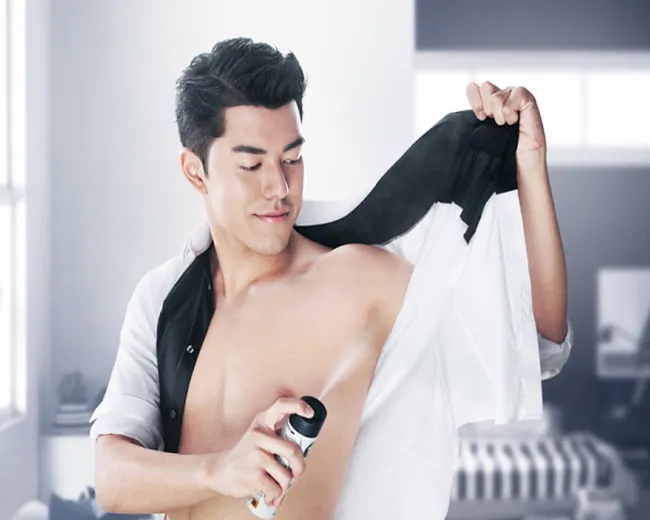 Xịt khử mùi cơ thể là gì? Cách sử dụng xịt khử mùi thơm lâu khô thoáng