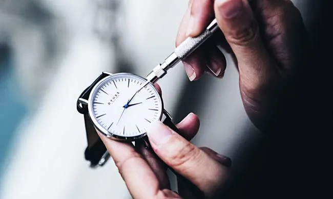 Bảng giá thay kính sapphire cho đồng hồ đeo tay trendy