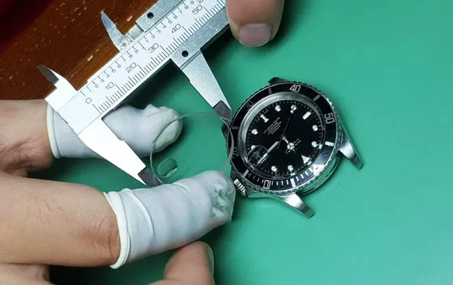 Bảng giá thay kính sapphire cho đồng hồ đeo tay trendy