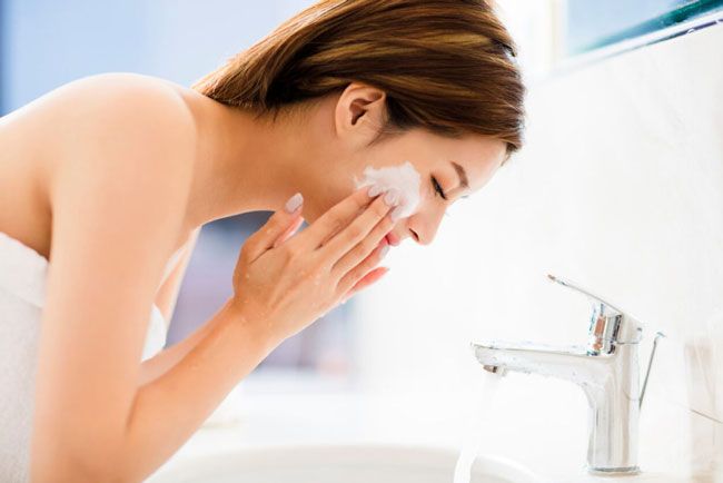 6 mẹo chăm sóc da mặt khi đeo khẩu trang thường xuyên