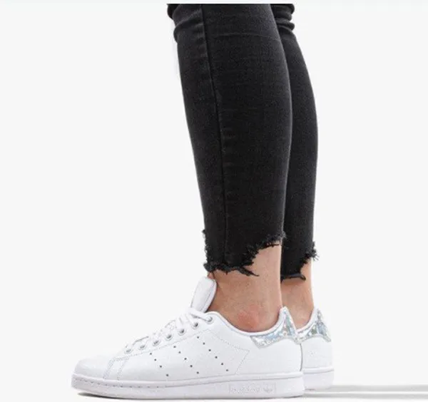 Top 7 đôi giày Adidas Stan Smith màu trắng dễ phối đồ được yêu rất thích