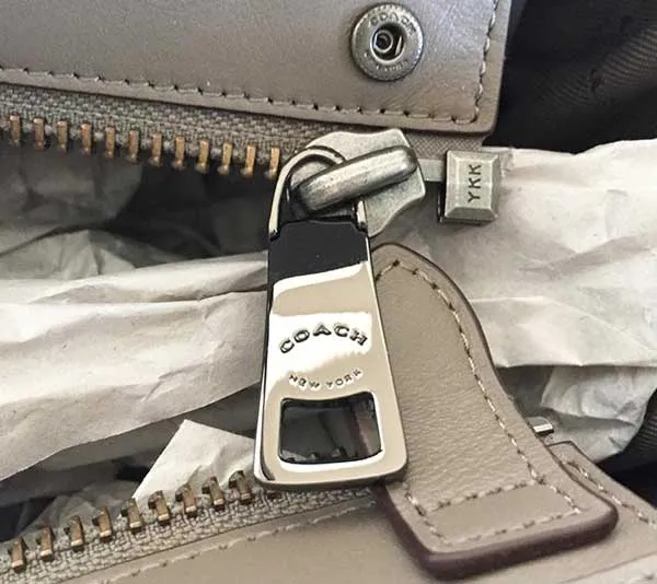 5 cách kiểm tra túi xách Coach hàng Authentic và hàng Fake