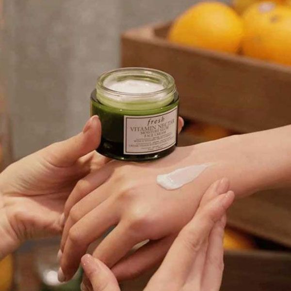 Mỹ phẩm organic có tốt không? Top 10 mỹ phẩm làm đẹp da organic được yêu rất thích