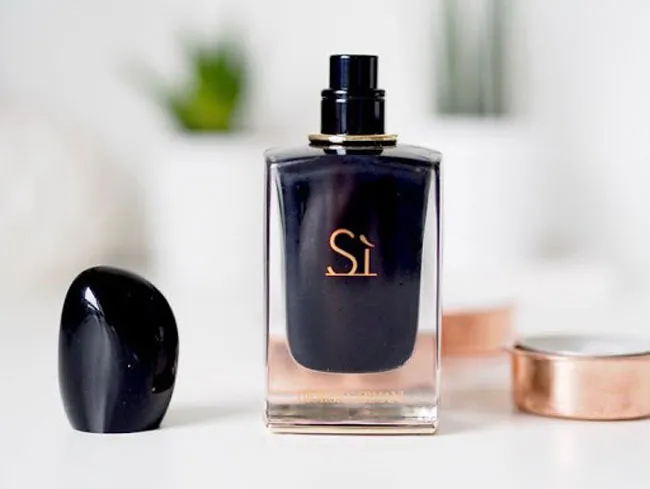 Review 9 chai nước hoa nữ Giorgio Armani thơm lâu quyến rũ
