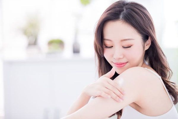 Review 9 sữa tắm trắng da không ăn nắng được nhiều khách hàng yêu thích hiện nay