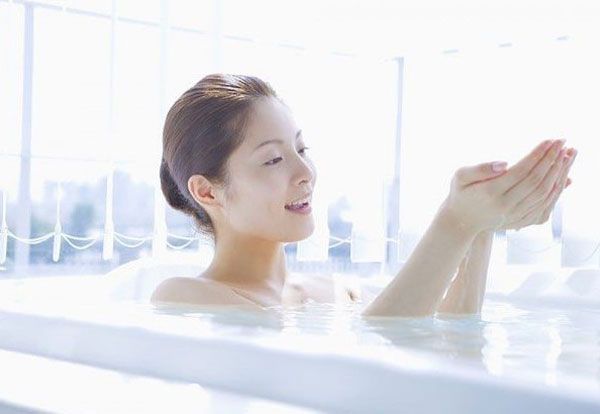 Review 9 sữa tắm trắng da không ăn nắng được nhiều khách hàng yêu thích hiện nay