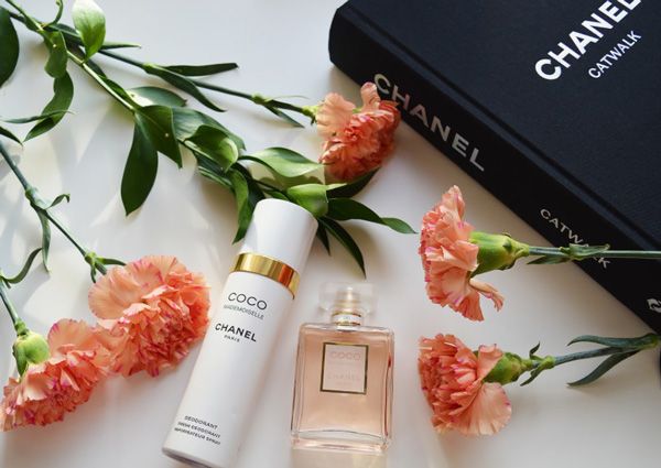 Top 5 xịt khử mùi thơm hương nước hoa và không gây ố vàng áo cho nữ - 19