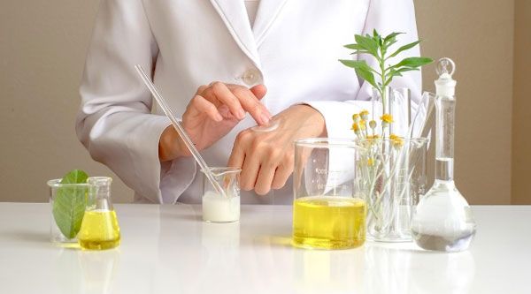 Dược mỹ phẩm là gì? Ai nên dùng dược mỹ phẩm? 2