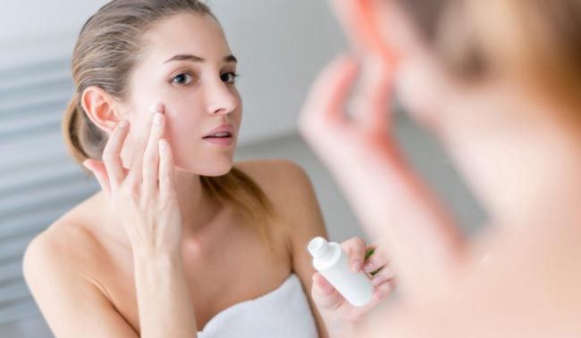 Làm sao để có làn da đẹp không mụn? 10 mẹo chăm sóc da sạch mụn mịn màng