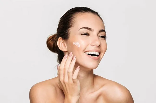 Review 13 loại kem dưỡng ẩm cho da hỗn hợp thiên khô được nhiều khách hàng yêu thích
