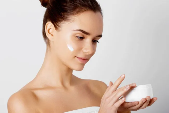 Review 13 loại kem dưỡng ẩm cho da hỗn hợp thiên khô được nhiều khách hàng yêu thích