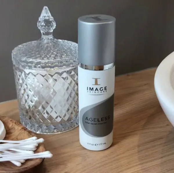 Top 14 sữa rửa mặt trị thâm hiệu quả giúp làm đều màu da