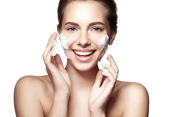 Top 14 sữa rửa mặt trị thâm hiệu quả giúp làm đều màu da