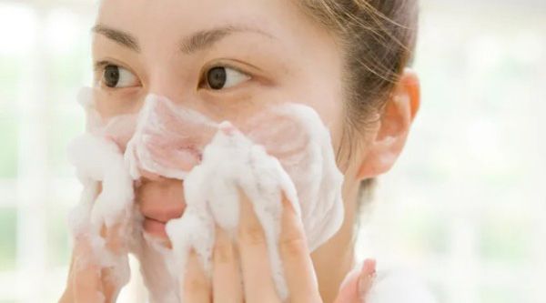 Top 14 sữa rửa mặt trị thâm hiệu quả giúp làm đều màu da