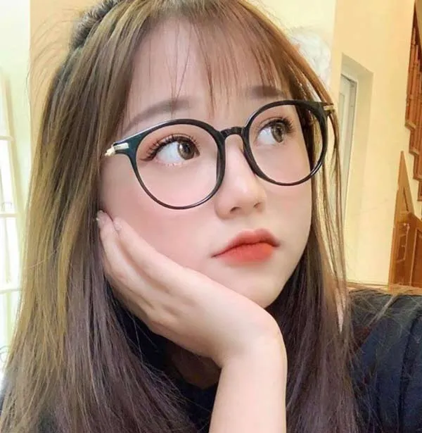 Cách chọn gọng kính cận cho nữ mặt tròn và Top 10+ mẫu kính vô cùng đẹp