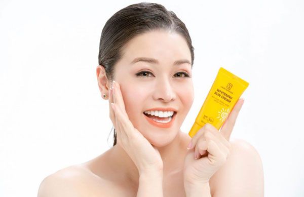 Top 9 kem chống nắng dưỡng trắng da mặt rất đáng dùng 2025