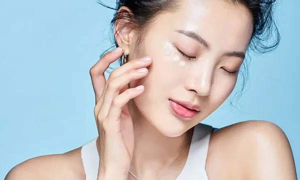 Top 9 kem chống nắng dưỡng trắng da mặt rất đáng dùng 2025