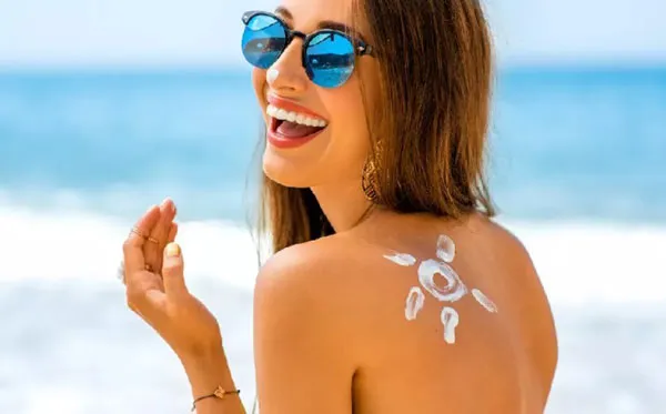 Top 9 kem chống nắng dưỡng trắng da mặt rất đáng dùng 2025