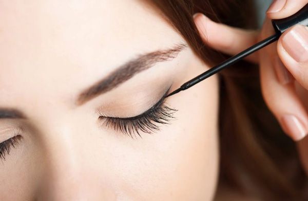 Hướng dẫn cách kẻ mắt nước trong 4 bước cho người mới bắt đầu 1