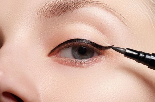 Hướng dẫn cách kẻ mắt nước trong 4 bước cho người mới bắt đầu 4