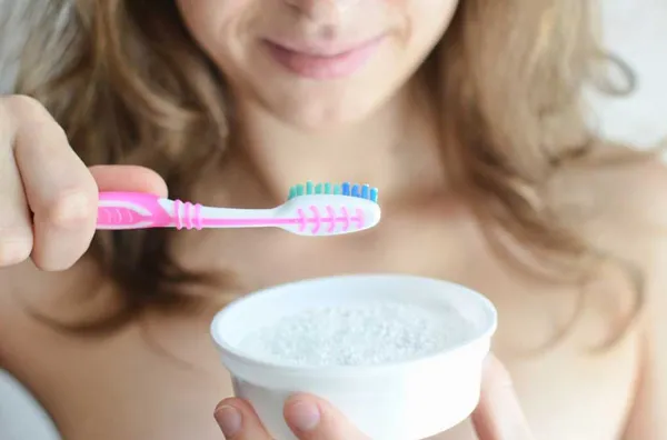 12 cách làm trắng răng bị ố vàng hiệu quả tức thì thân thiện với làn da tại nhà