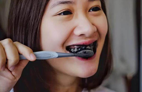12 cách làm trắng răng bị ố vàng hiệu quả tức thì thân thiện với làn da tại nhà