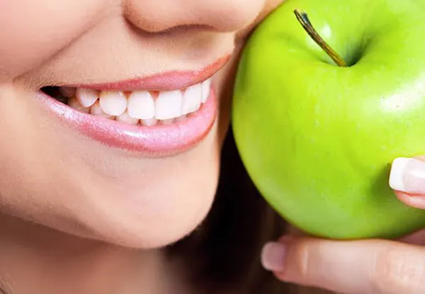 12 cách làm trắng răng bị ố vàng hiệu quả tức thì thân thiện với làn da tại nhà