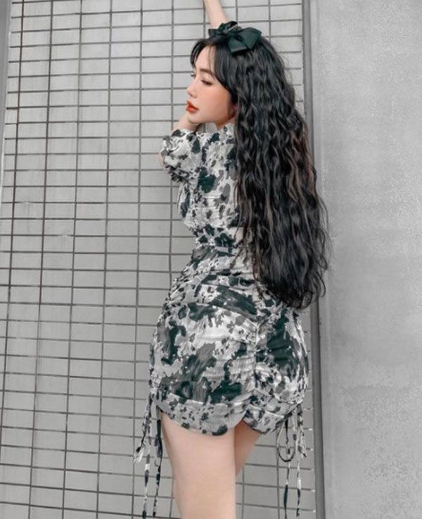  cách tạo dáng với váy ngắn 10