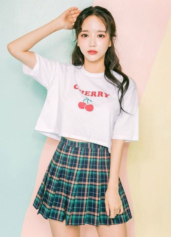  cách tạo dáng với váy ngắn 11