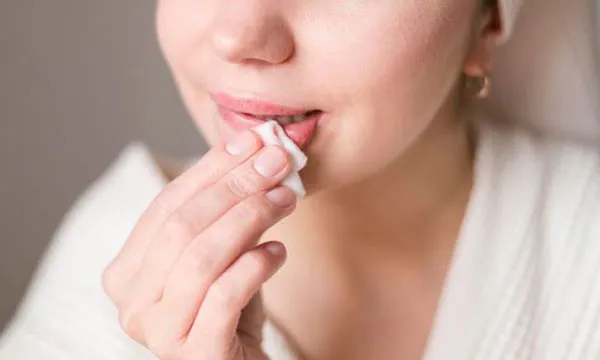 Lip Care Routine là gì? 6 bước dưỡng môi hồng đẹp tự nhiên - 3