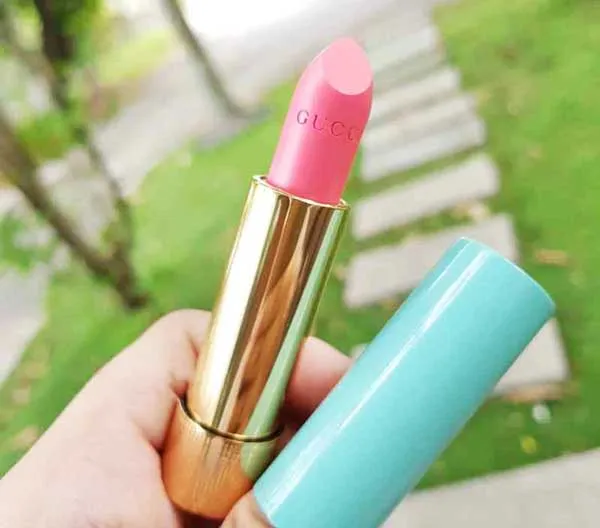 Son dưỡng Gucci màu nào đẹp? Review 4 thỏi son dưỡng môi Gucci cao cấp  - 5