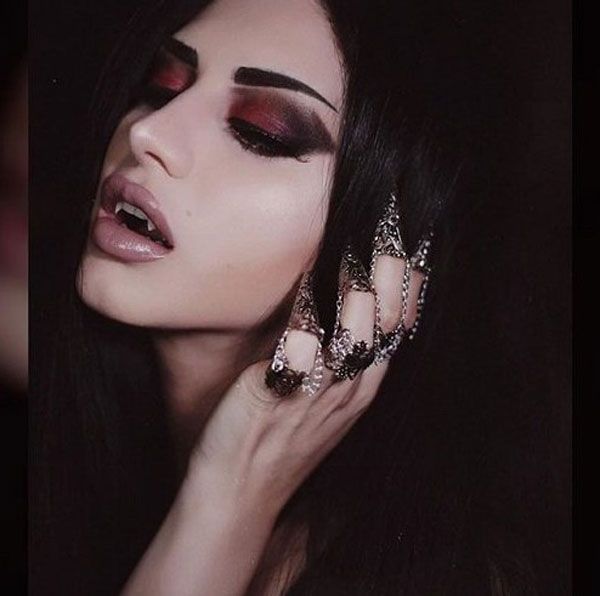 Tặng 5 cây son màu Nude hóa trang Halloween biến nàng thành “ác nữ”