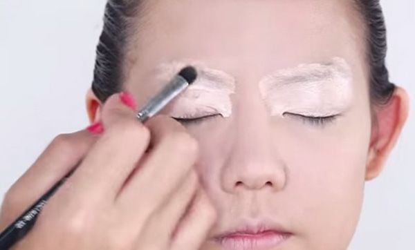 Cách trang điểm ma cà rồng kinh dị cho lễ Halloween - 4