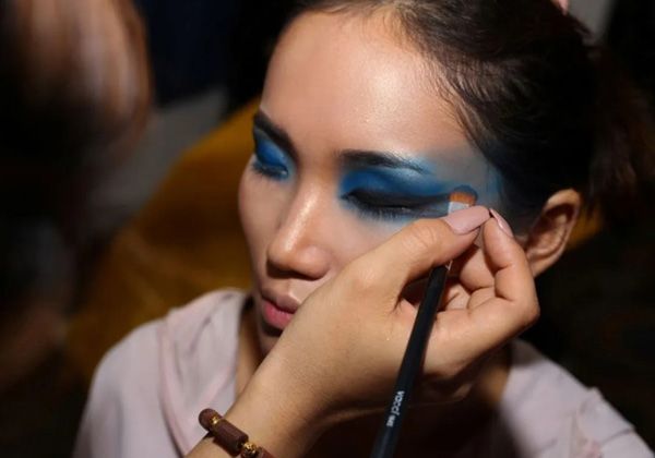 Cách trang điểm ma cà rồng kinh dị cho lễ Halloween - 5